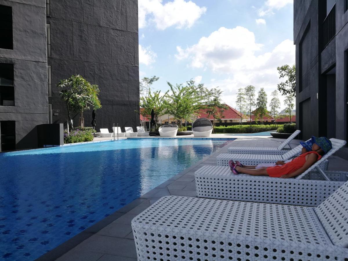 Dreamcity Apartment, Guarded, Lakeview, Quiet, Family Suite Seri Kembangan Luaran gambar